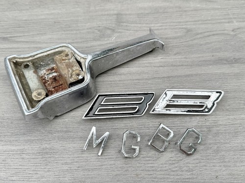 Vintage mgb car badges - mg,